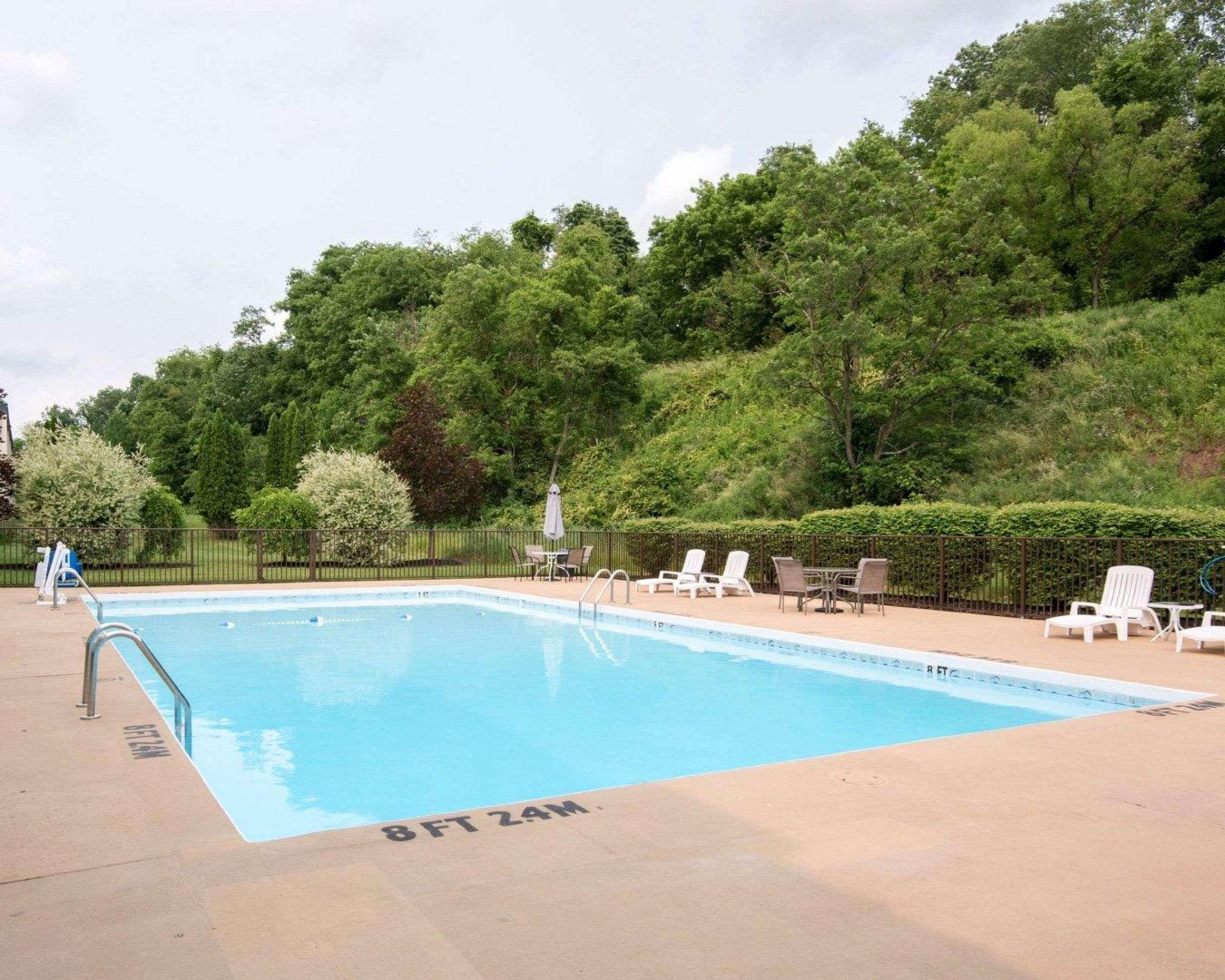 Clarion Inn Fairmont Exterior foto